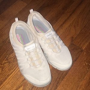 Skechers white cute sport memory foam shoes